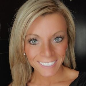 Meet your Posher, Adrianne